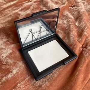 ✨NARS Transluscent Crystal Setting Powder✨
